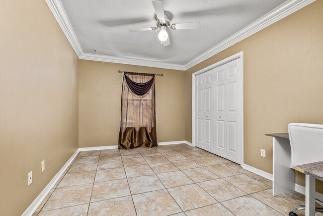 Building Photo - 4/2 Cantonment Property in Kings Road Neig...