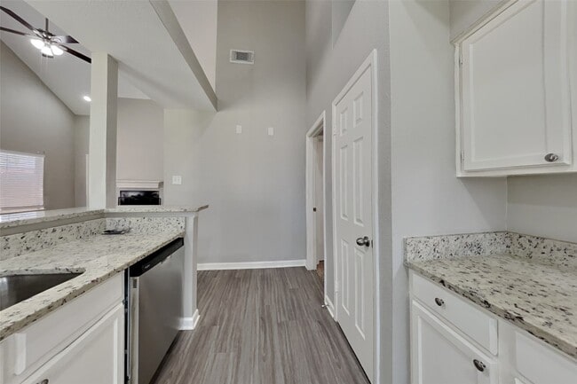 Building Photo - 7323 Livery Ln