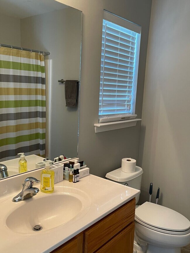 Building Photo - Conveniently Located Townhome in Pooler