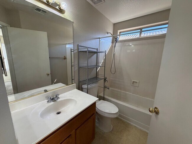 Building Photo - Beautiful 4 Bedroom Home for Rent in Goodyear!