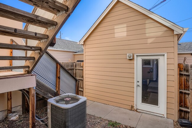 Building Photo - 356 W Archer Pl