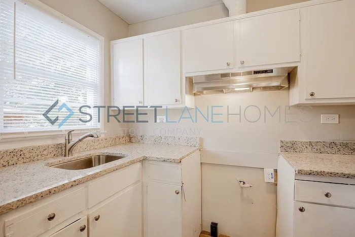 Building Photo - 822 33rd Ave