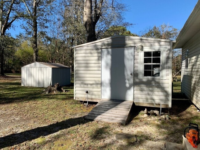 Building Photo - 2BR/1BA home available for rent on beautifully wooded lot in Vernon!