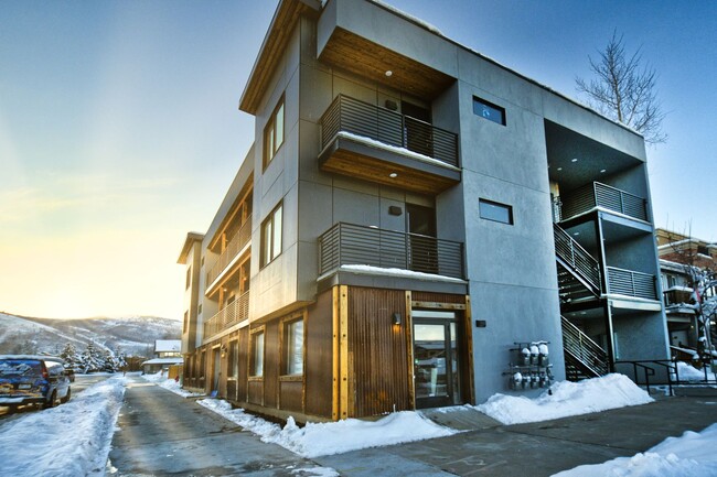 Building Photo - Modern One Bedroom in Prospector!