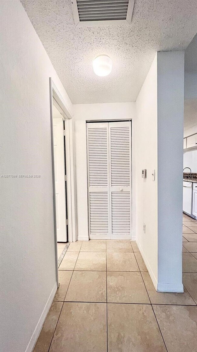 Building Photo - 3021 Alcazar Pl