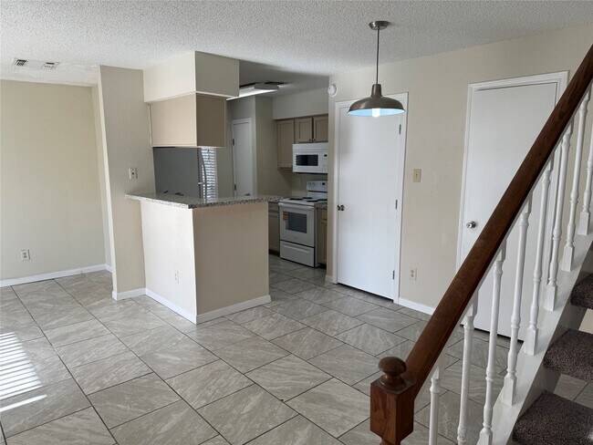 Building Photo - 1515 Sandy Springs Rd