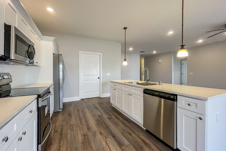 Building Photo - 16 Greyfield Dr