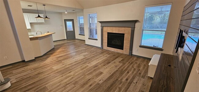 Building Photo - 18411 Autumn Park Dr