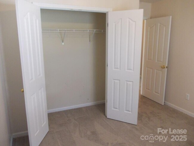 Building Photo - 14616 Eastgrove Dr