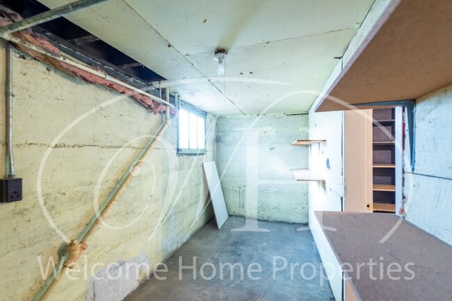 Building Photo - 210 SE Birch Ave