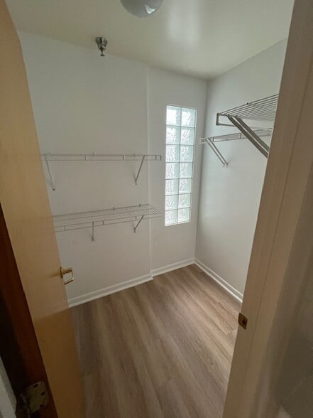 Building Photo - 907 Caroline St