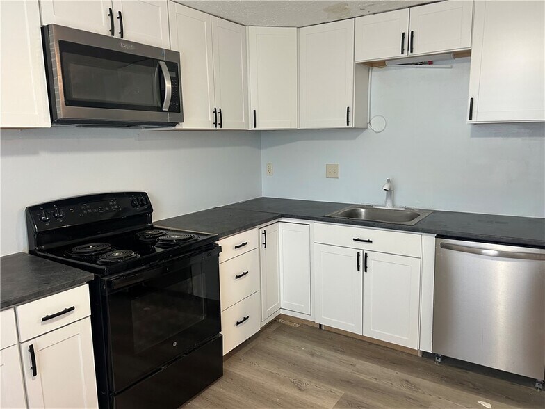 Building Photo - 3101 Camberly Dr