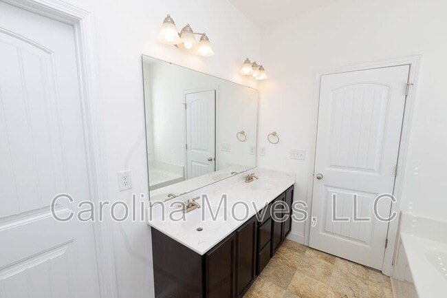 Building Photo - 210 Royal Hill Ln