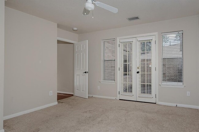 Building Photo - 99 E Foxbriar Forest Cir