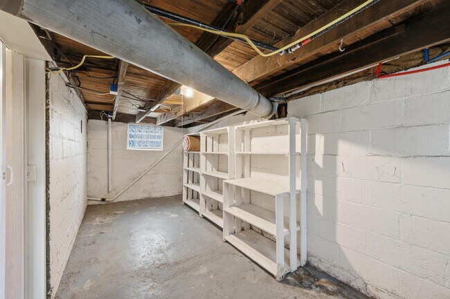 Building Photo - 557 E Weisheimer Rd