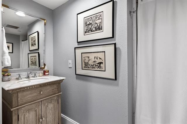 Building Photo - 4242 Lomo Alto Dr