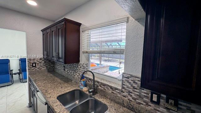 Building Photo - 6980 Scott St