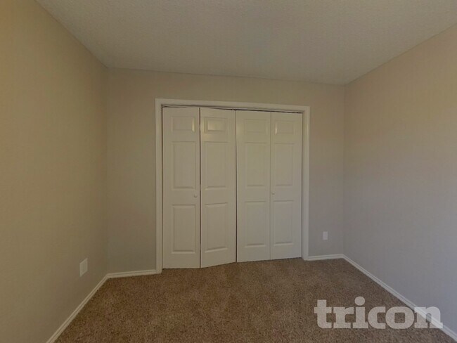 Building Photo - 3018 Blue Jay Ln