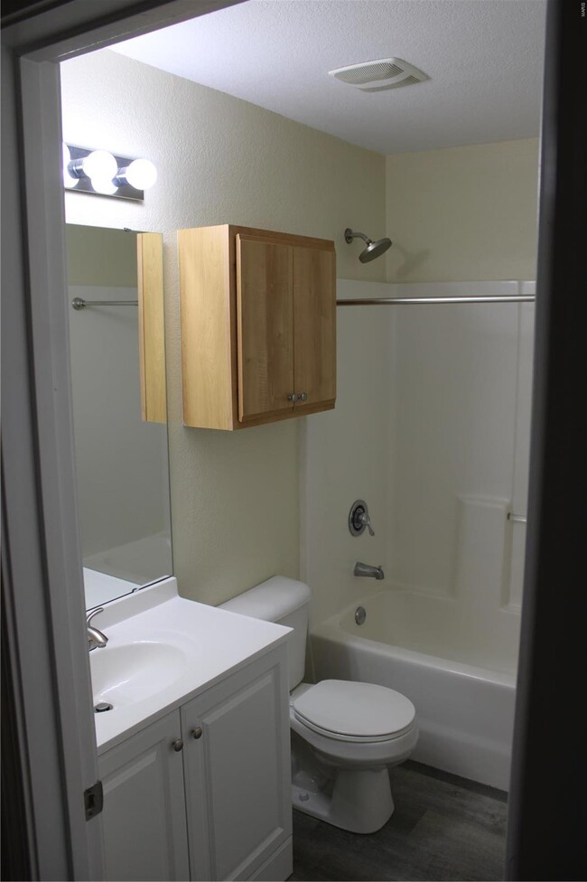 Building Photo - 815 Woodside Creek Dr