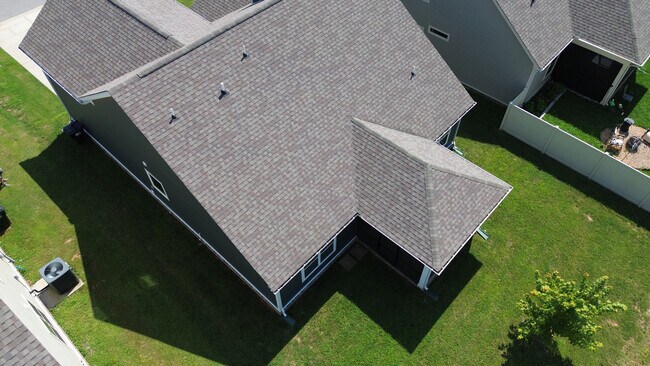 Building Photo - 2431 Hollis Dr