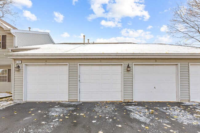 Building Photo - 40 S Victoria Ln