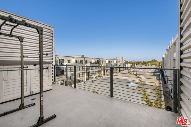 Building Photo - 4080 Glencoe Ave