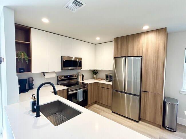 Building Photo - 5302 St Georges Green