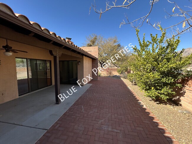 Building Photo - 6601 E Vía Cedri