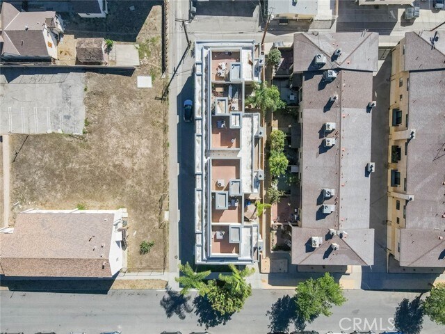 Building Photo - 526 E Elmwood Ave