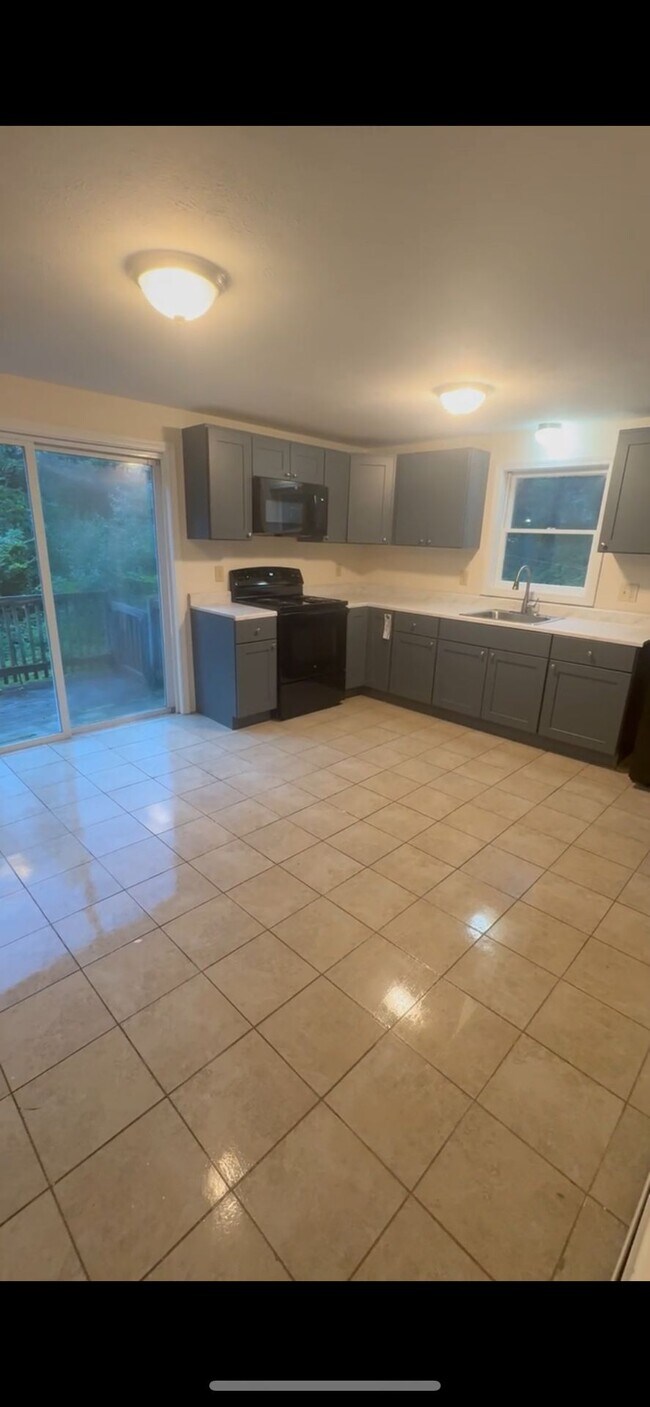 Building Photo - Welcome Home to Hudson Ridge!
