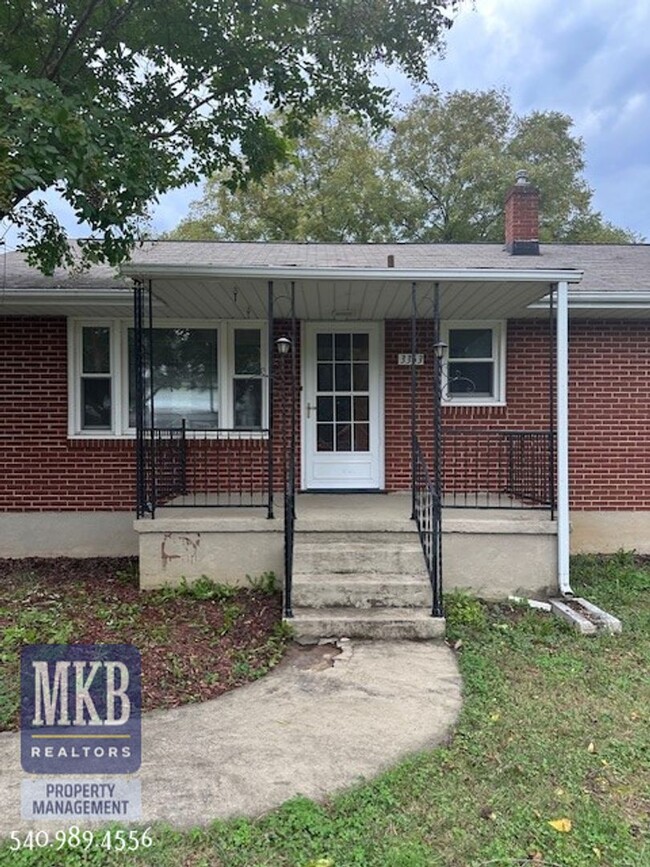 Building Photo - South Roanoke County 3 Bedroom Home