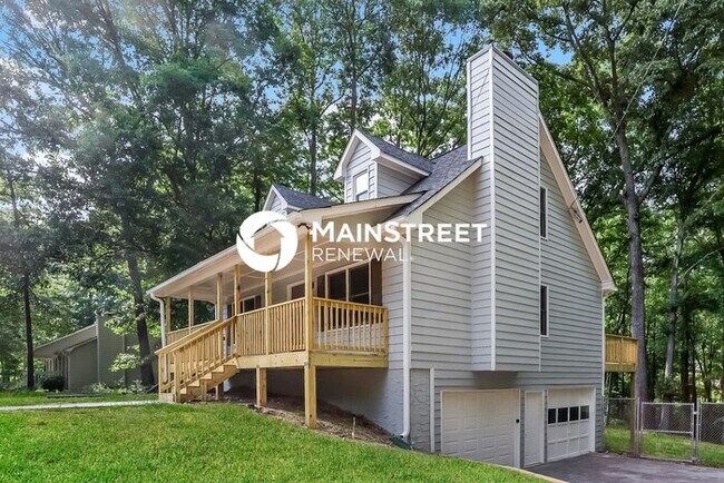 Building Photo - 3 Bedroom Pet-Friendly Home in Douglasville, GA with Main Street Renewal