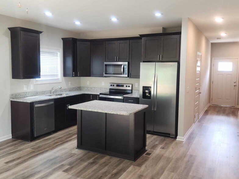 Building Photo - 421 College St