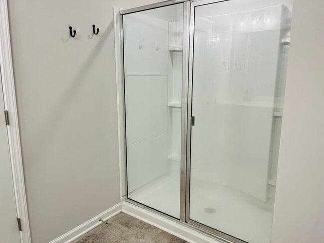 Building Photo - Stunning 3 bedroom, 3.5 bathroom townhome ...