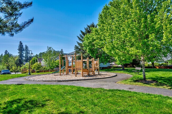 Building Photo - Mountlake Terrace Two Story Home