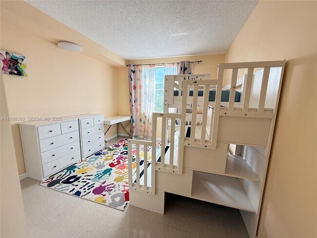 Building Photo - 17100 N Bay Rd