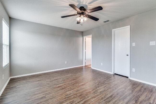Building Photo - 1434 Raven Dr W