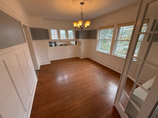 Building Photo - 4 bedroom, 2bath