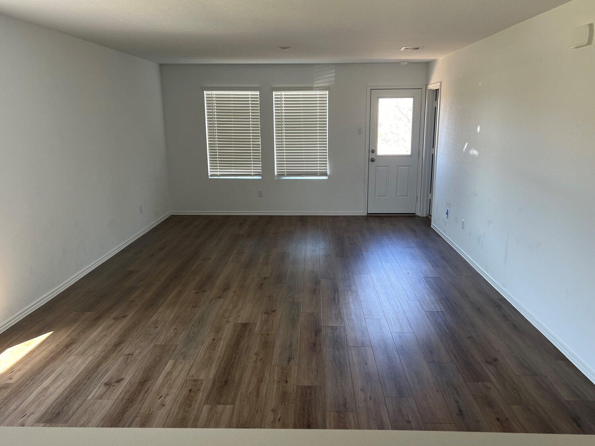 Building Photo - 427 Gabbro Gdns