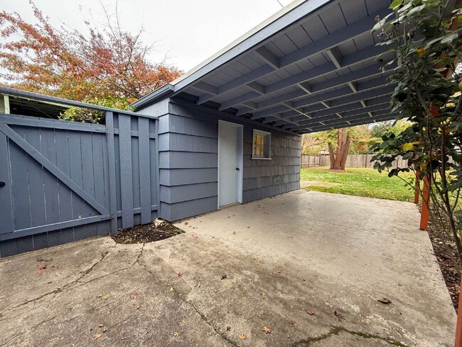 Building Photo - 2375 Onyx St