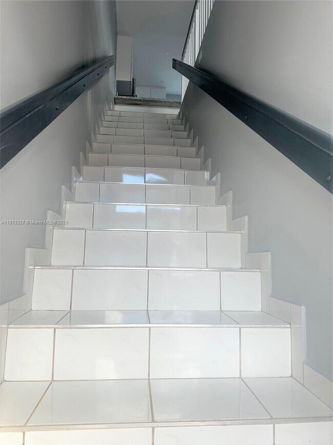 Building Photo - 3252 W 70th St
