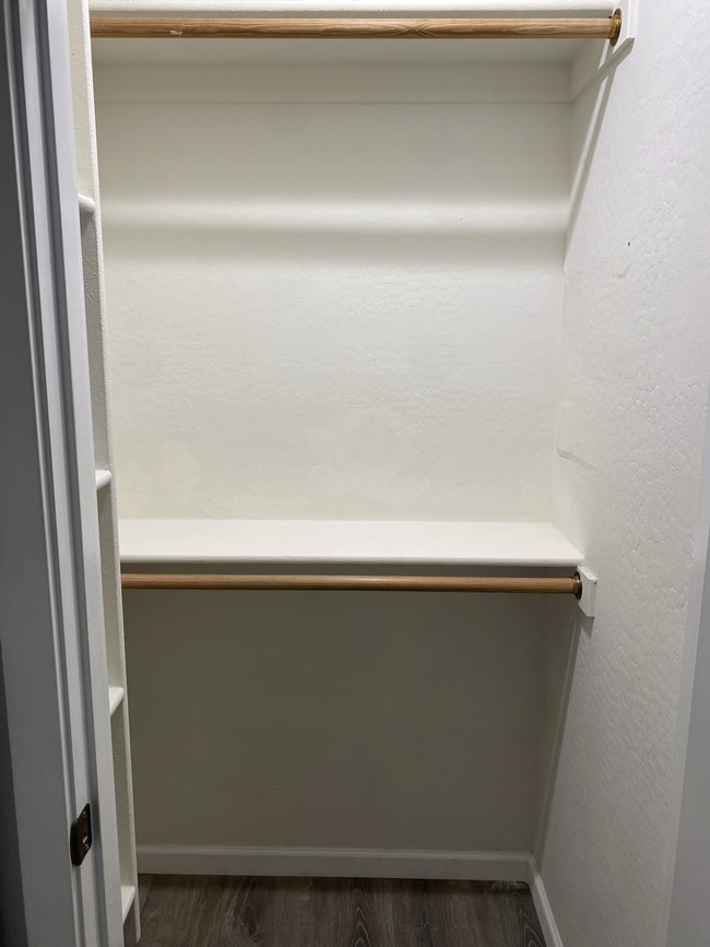 Building Photo - 330 S Farmer Ave