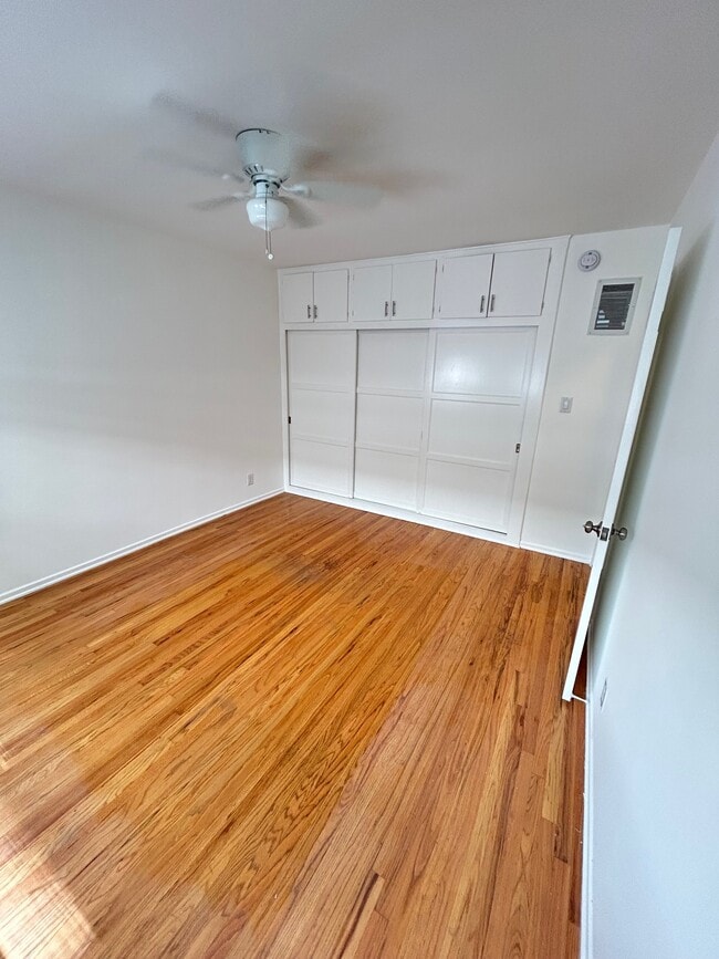 Building Photo - 8903 Alden Dr