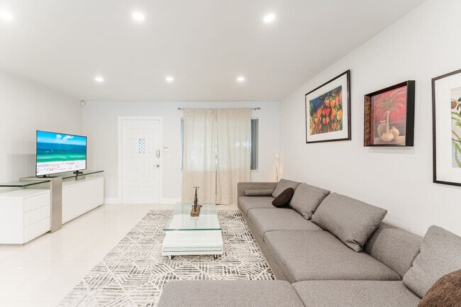 Building Photo - 4017 Monroe St