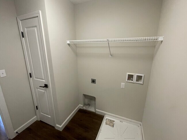 Laundry Room - 894 Caleb Xing