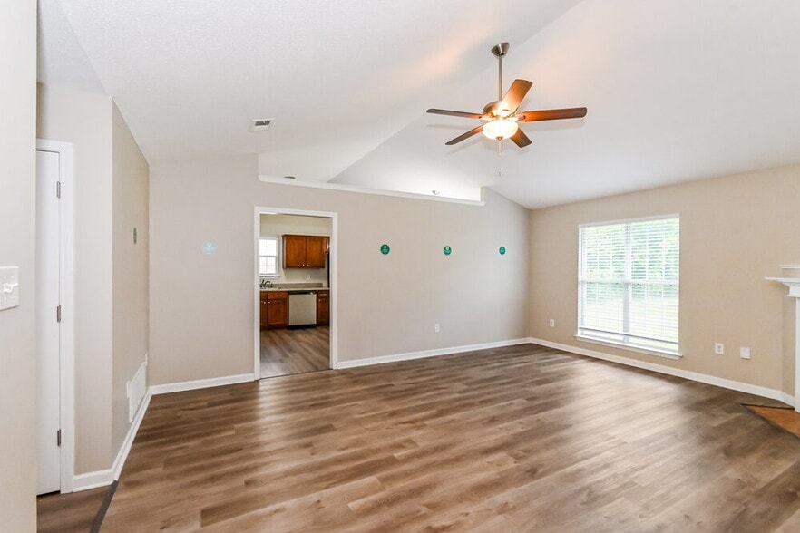 Building Photo - 1540 Madison Cove W