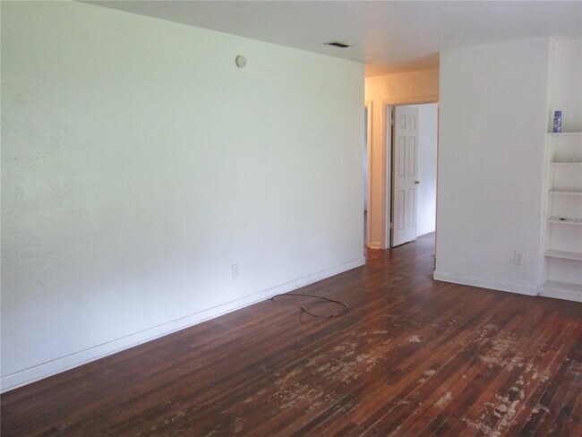 Building Photo - 380 NW 27th Terrace