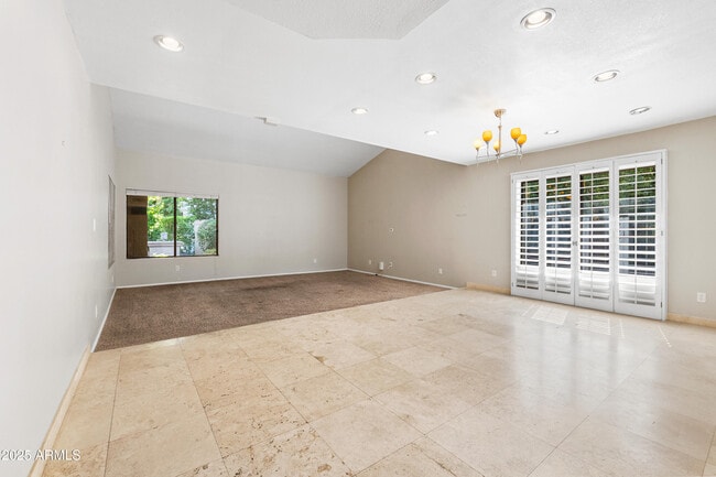 Building Photo - 8624 N Timberlane Dr