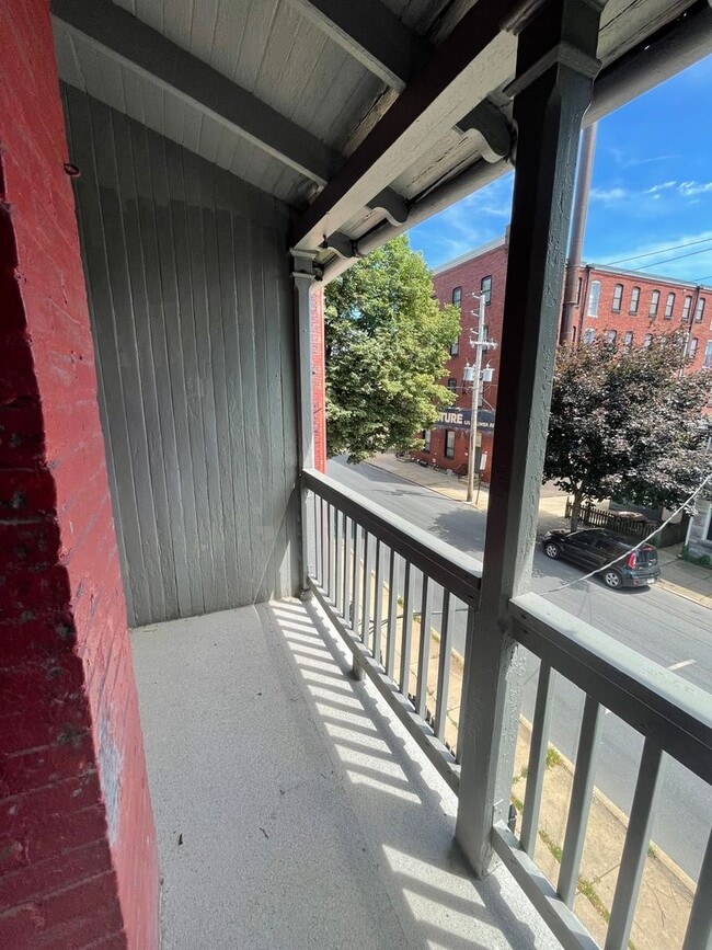 Building Photo - 642 Marietta Ave