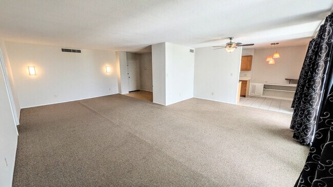 Building Photo - Annual UNfurnished Siesta Key Gulf front 2/2 condo with water views!